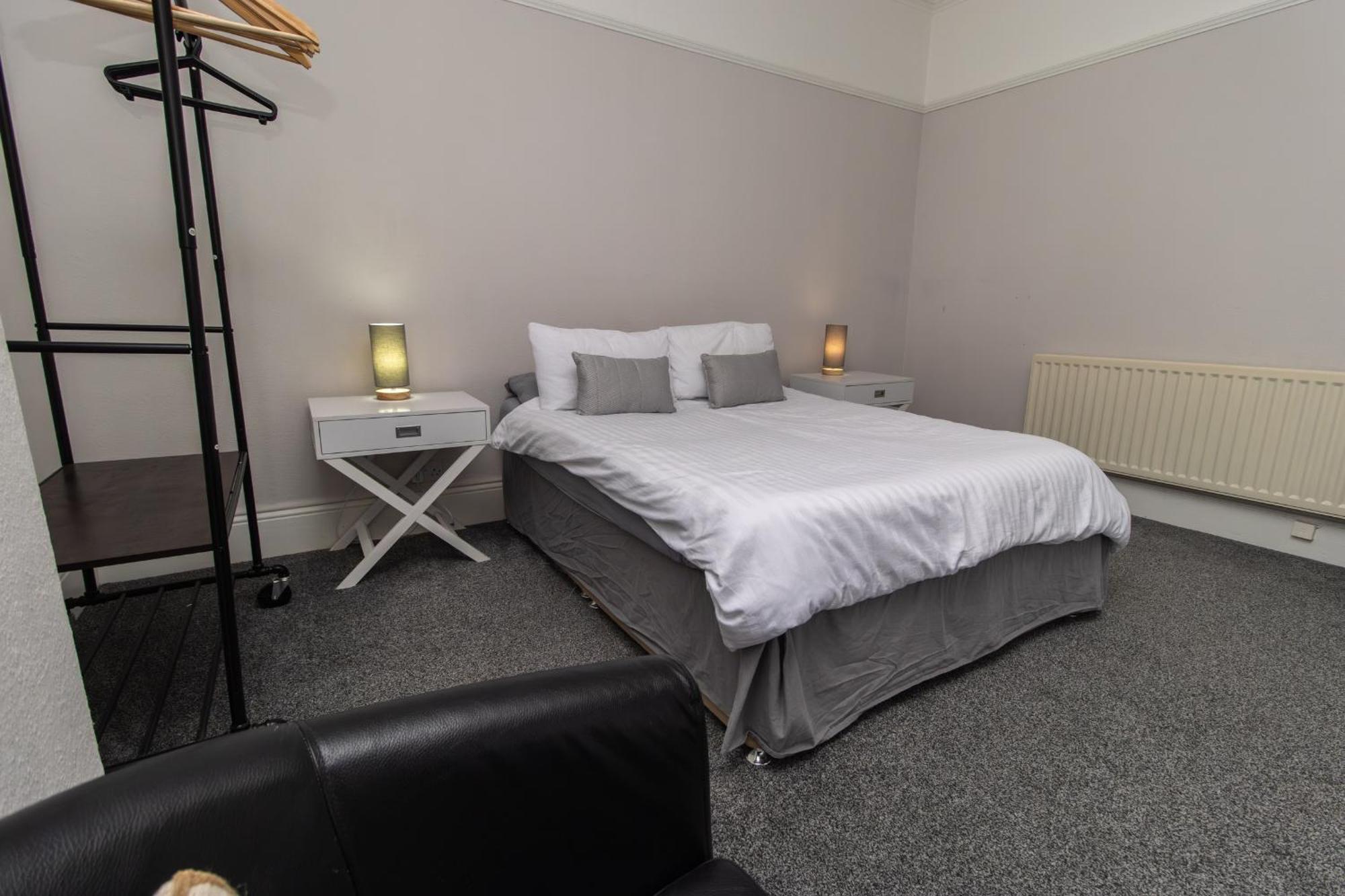 Dwellcome Home Ltd 4 King Bedroom Townhouse, Free Parking, Fast Wifi, Fully Equipped Kitchen, 15 Min Drive To Nissan, 20 Min To Newcastle Sunderland, Ideal For Long Term Contractor Etc Stays, Regular Housekeeping Option - See Our Site For Assurance South Shields Exterior photo